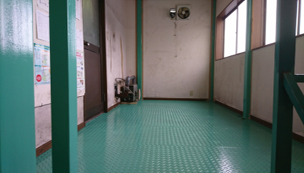 出水商店さんの3S活動。踊り場ペンキ